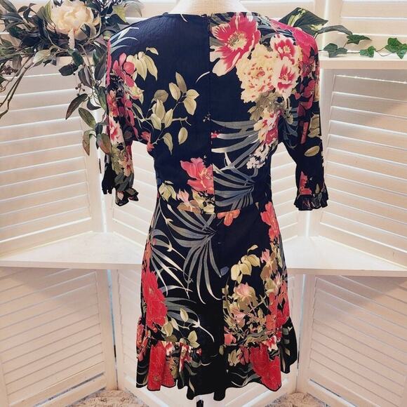 PARISIAN VINTAGE PETITE  BLACK BLUE RED FLORAL VNECK WITH RUFFLE SIZE 6 - Picture 3 of 8
